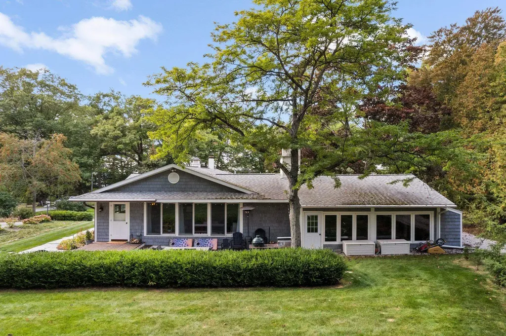 116 W Hill Street Leland Township MI 49654