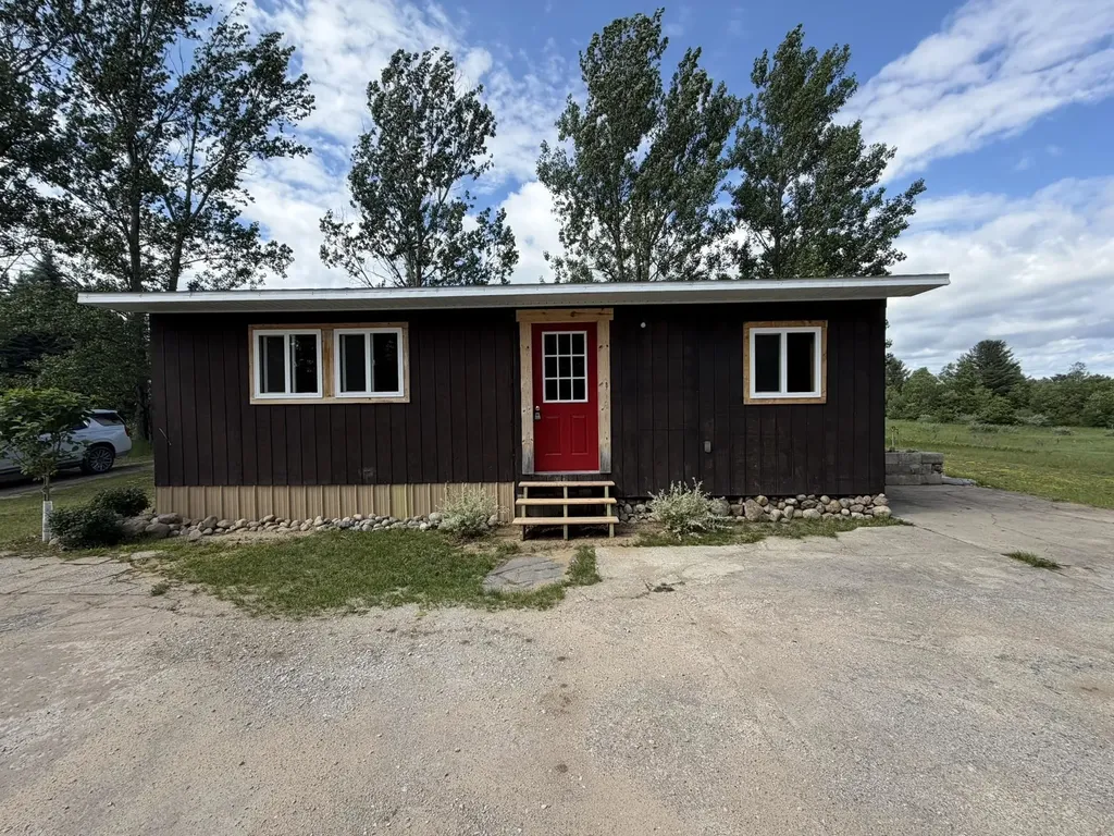 6855 W Sharon Road, SW Springfield Township MI 49633