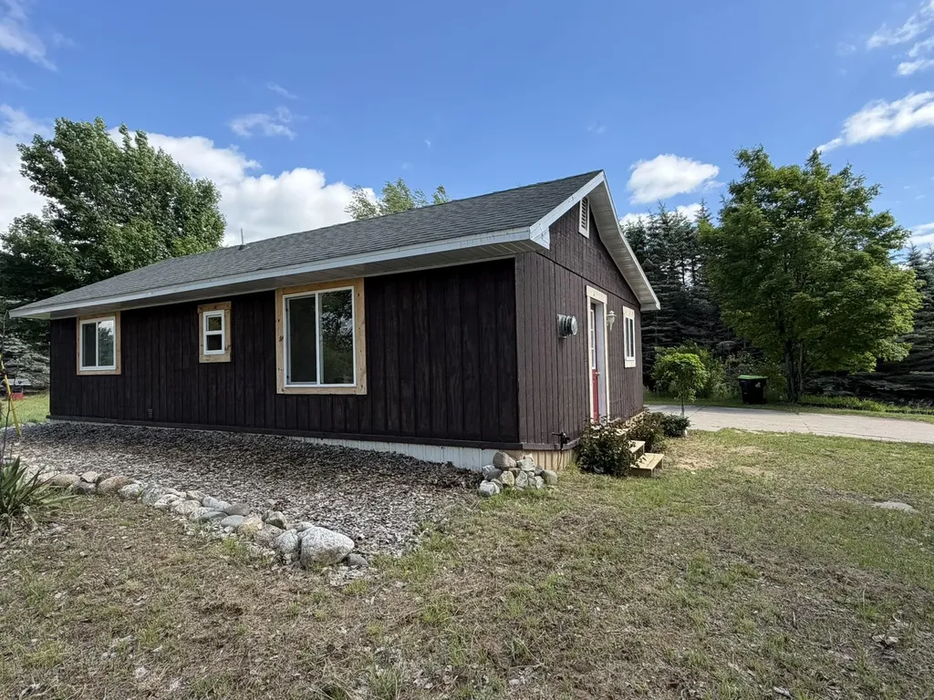 6855 W Sharon Road, SW Springfield Township MI 49633