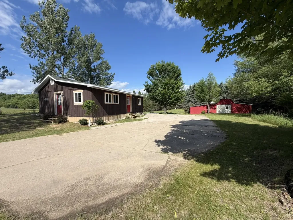 6855 W Sharon Road, SW Springfield Township MI 49633