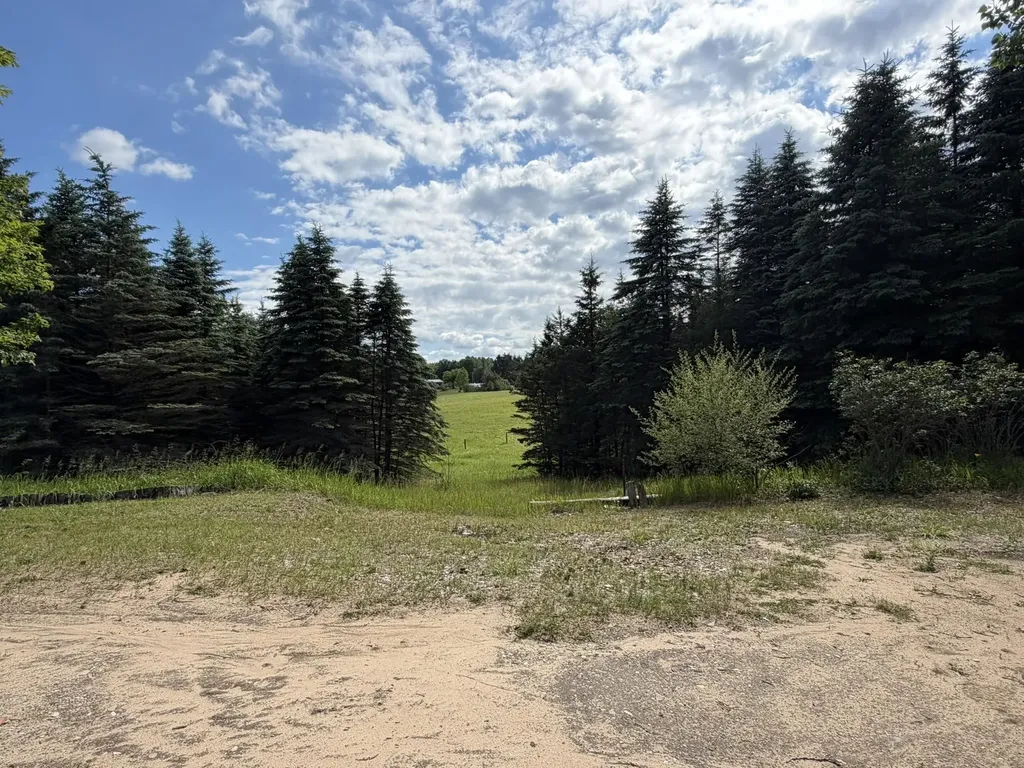 6855 W Sharon Road, SW Springfield Township MI 49633