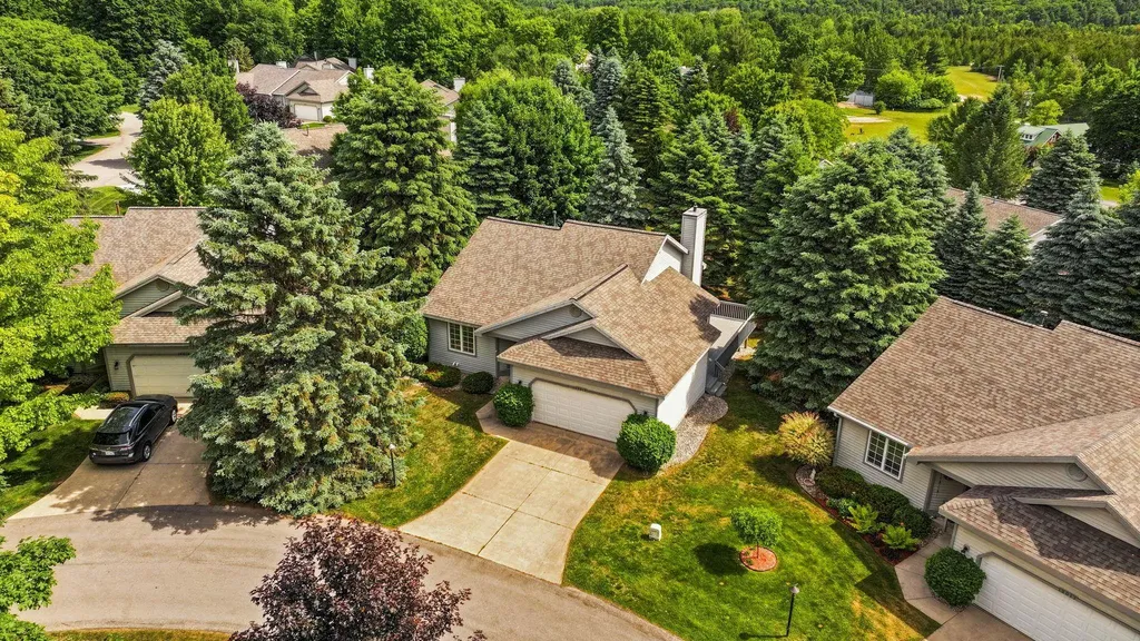 12016 S Elk Run Elmwood Charter Township MI 49684