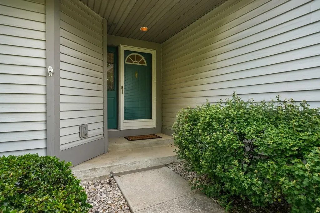 12016 S Elk Run Elmwood Charter Township MI 49684
