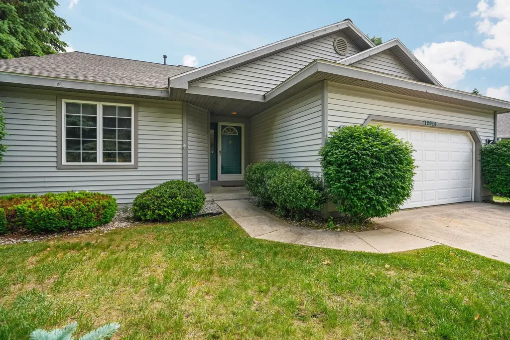 12016 S Elk Run Elmwood Charter Township MI 49684