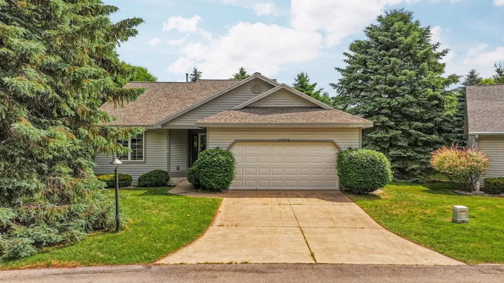 12016 S Elk Run Elmwood Charter Township MI 49684