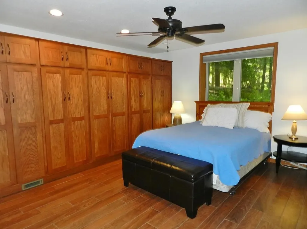 12055 S Woodwinds Circle Elmwood Charter Township MI 49684