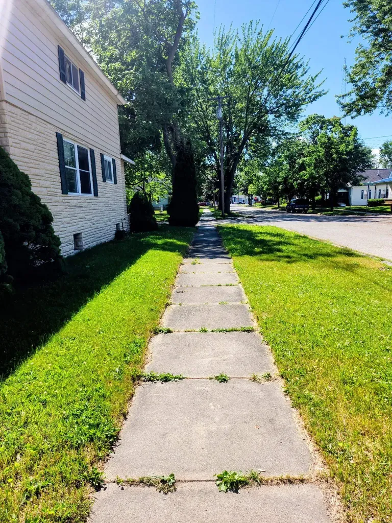 310 N Mountain Street Bay City City MI 48706