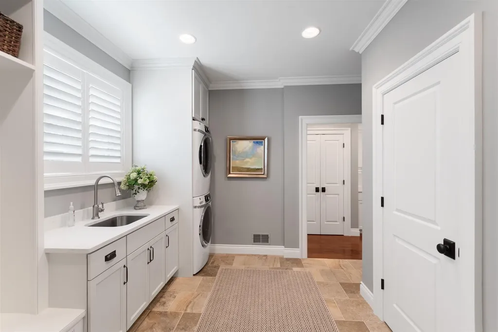 10758 Shrewbury Street Traverse City City MI 49684
