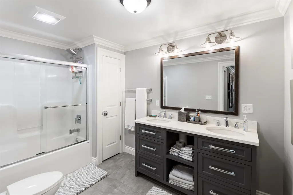 10758 Shrewbury Street Traverse City City MI 49684