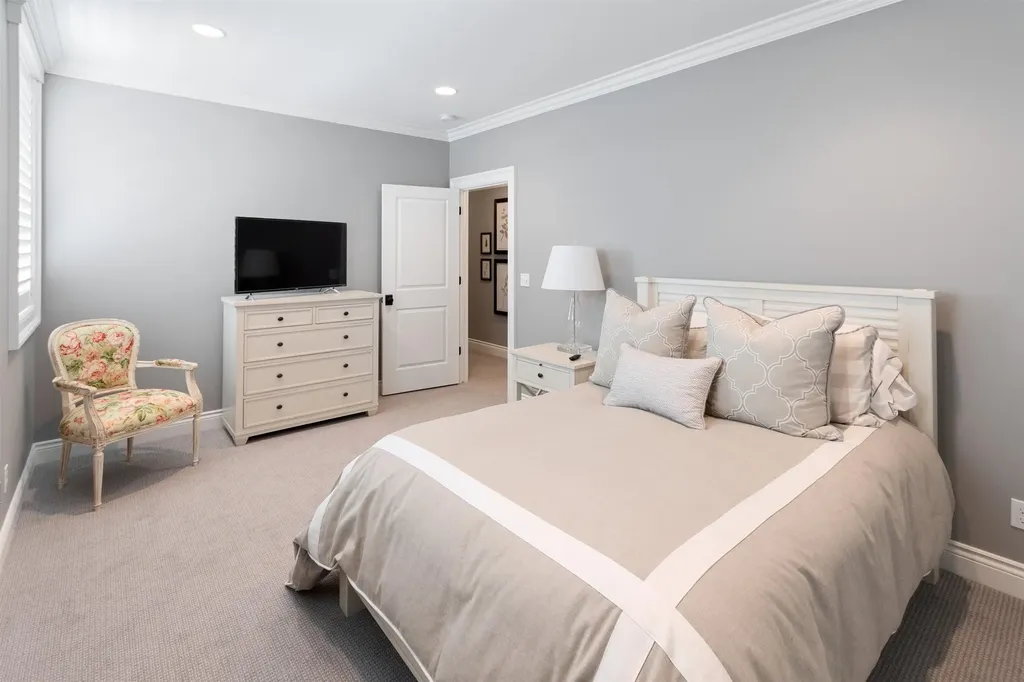 10758 Shrewbury Street Traverse City City MI 49684