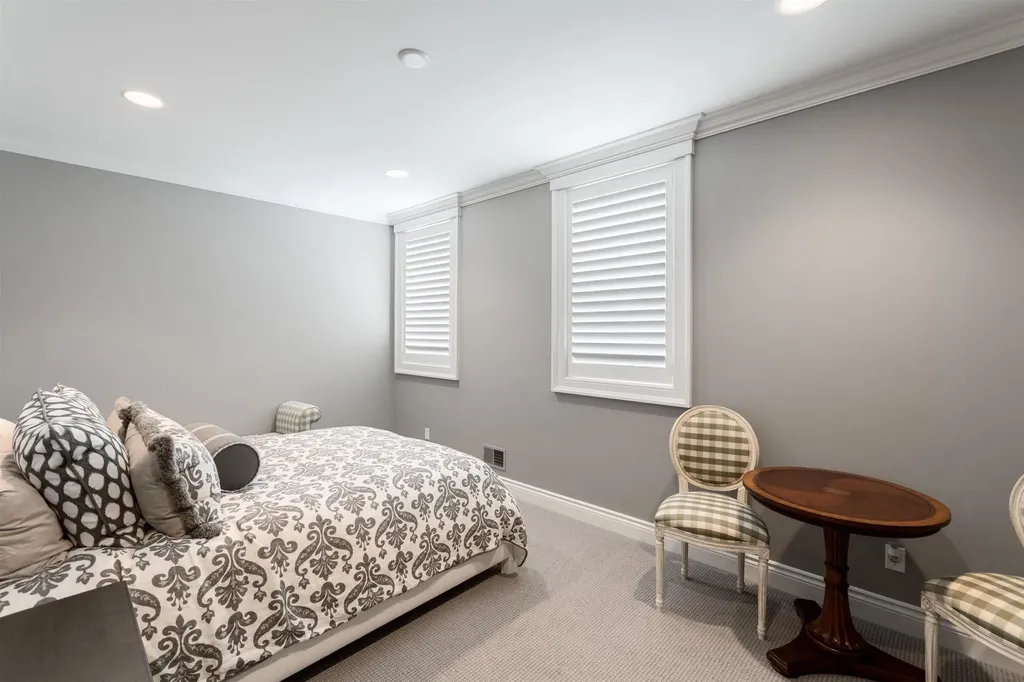 10758 Shrewbury Street Traverse City City MI 49684