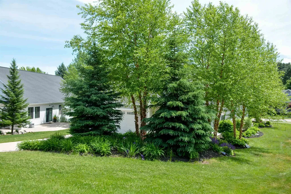 10758 Shrewbury Street Traverse City City MI 49684