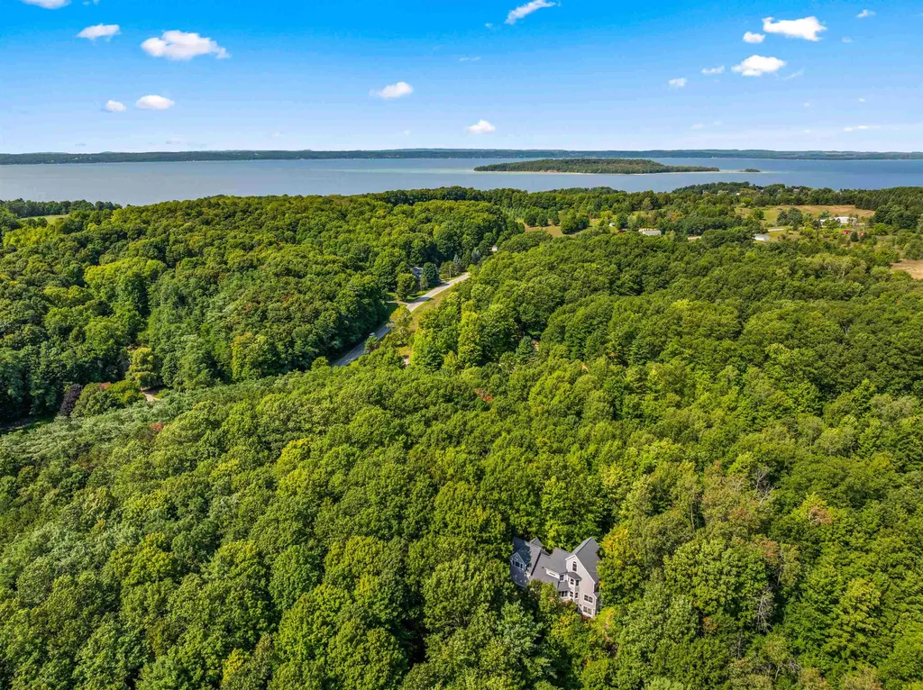 10552 Craig Road Peninsula Township MI 49686