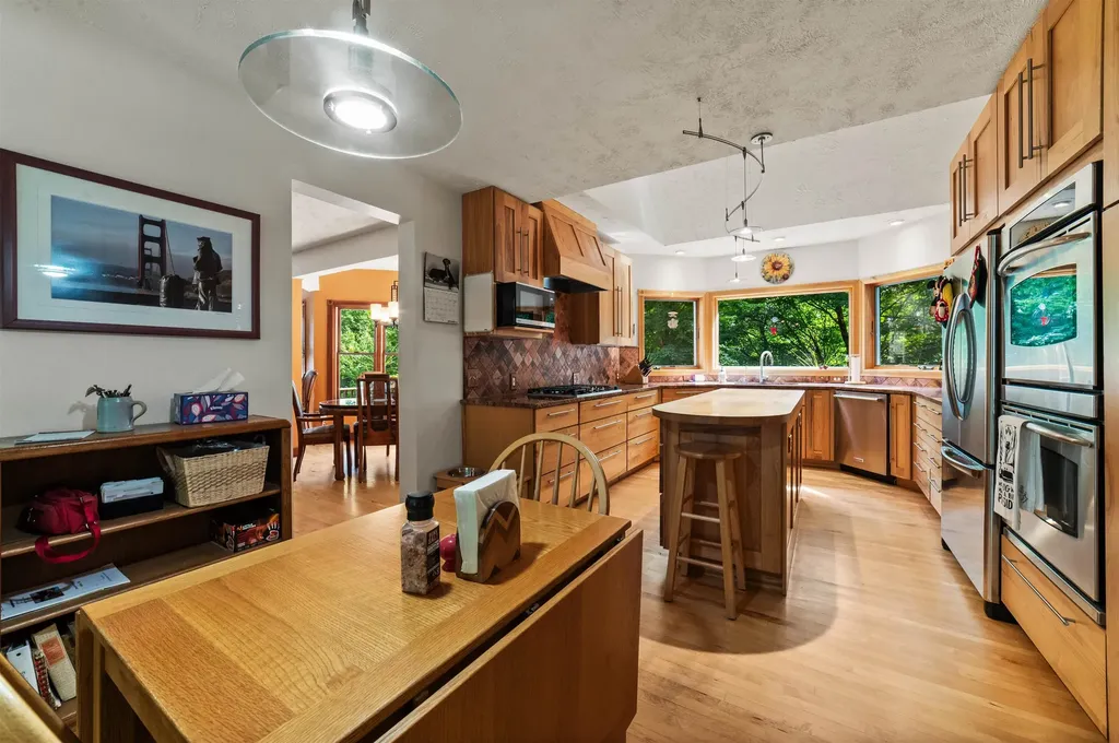 10552 Craig Road Peninsula Township MI 49686