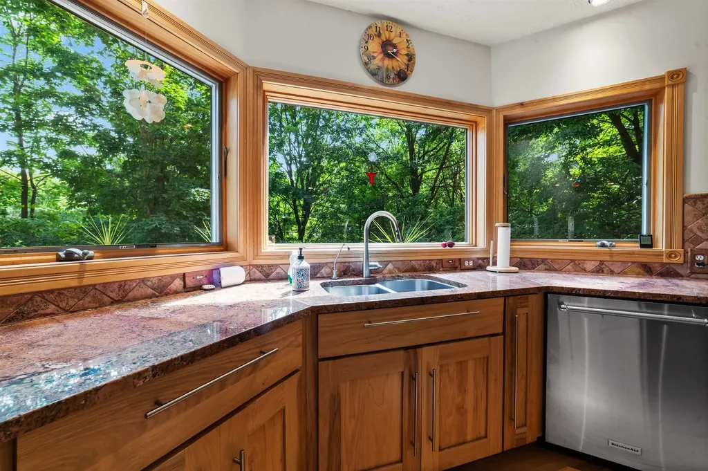 10552 Craig Road Peninsula Township MI 49686