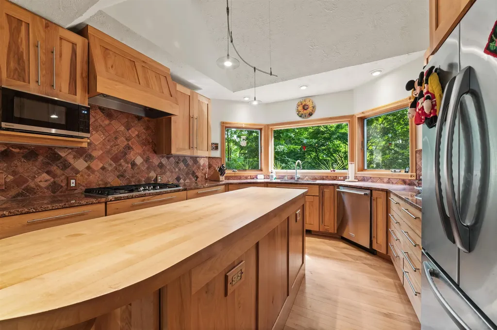 10552 Craig Road Peninsula Township MI 49686