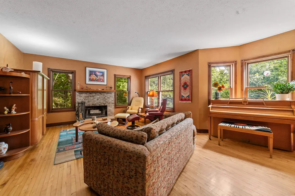 10552 Craig Road Peninsula Township MI 49686