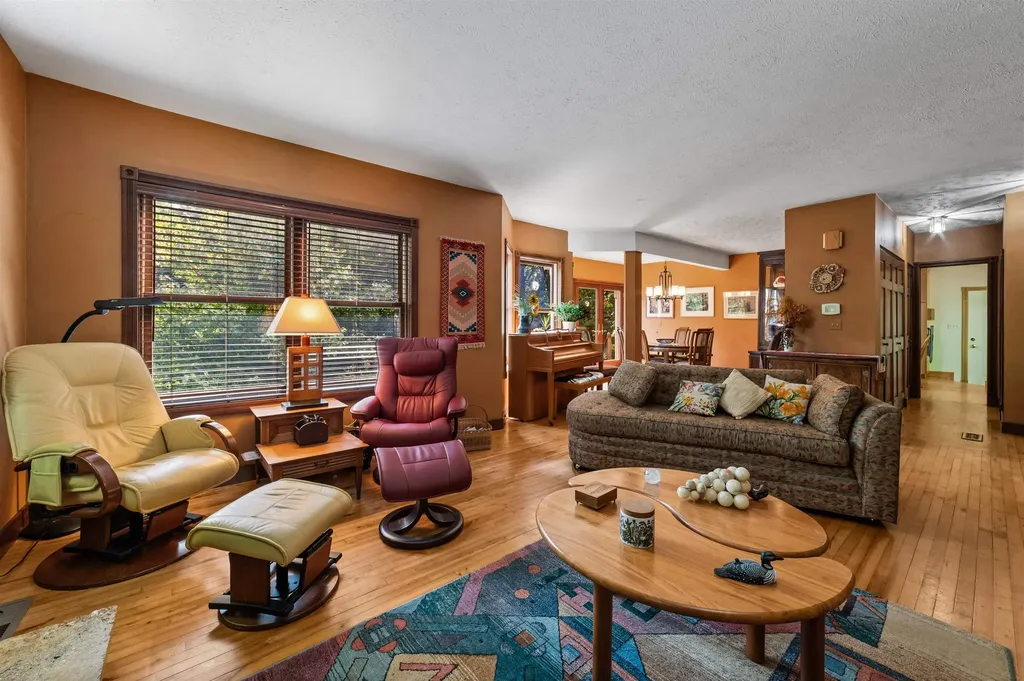 10552 Craig Road Peninsula Township MI 49686