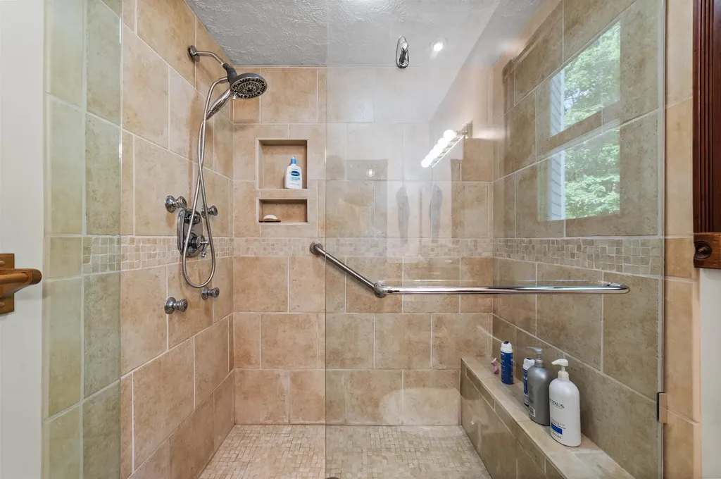 10552 Craig Road Peninsula Township MI 49686