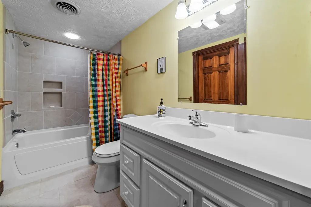 10552 Craig Road Peninsula Township MI 49686