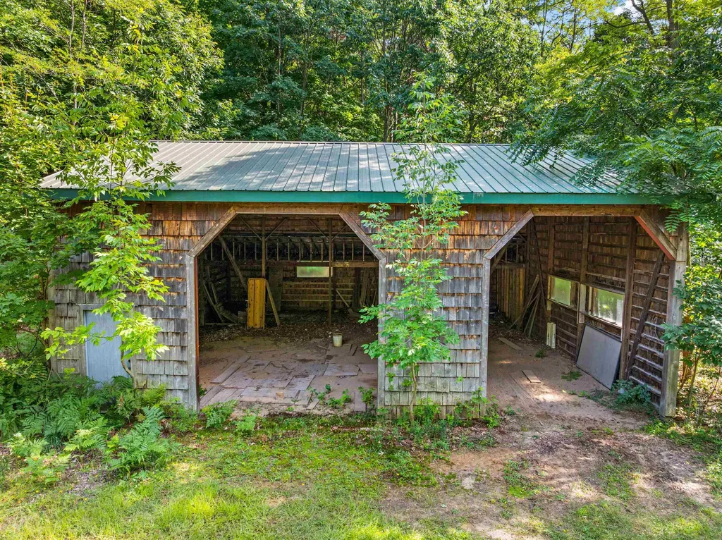 10552 Craig Road Peninsula Township MI 49686