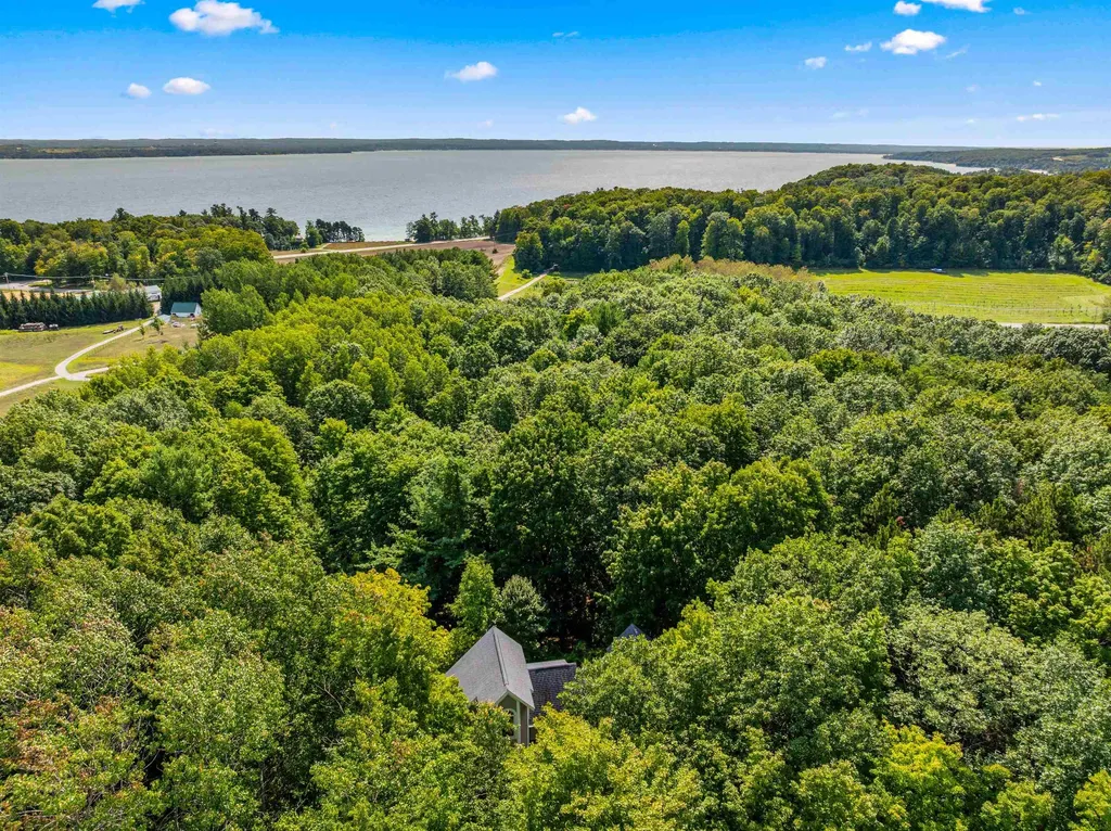 10552 Craig Road Peninsula Township MI 49686