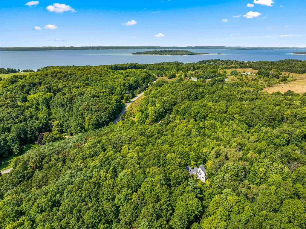 10552 Craig Road Peninsula Township MI 49686