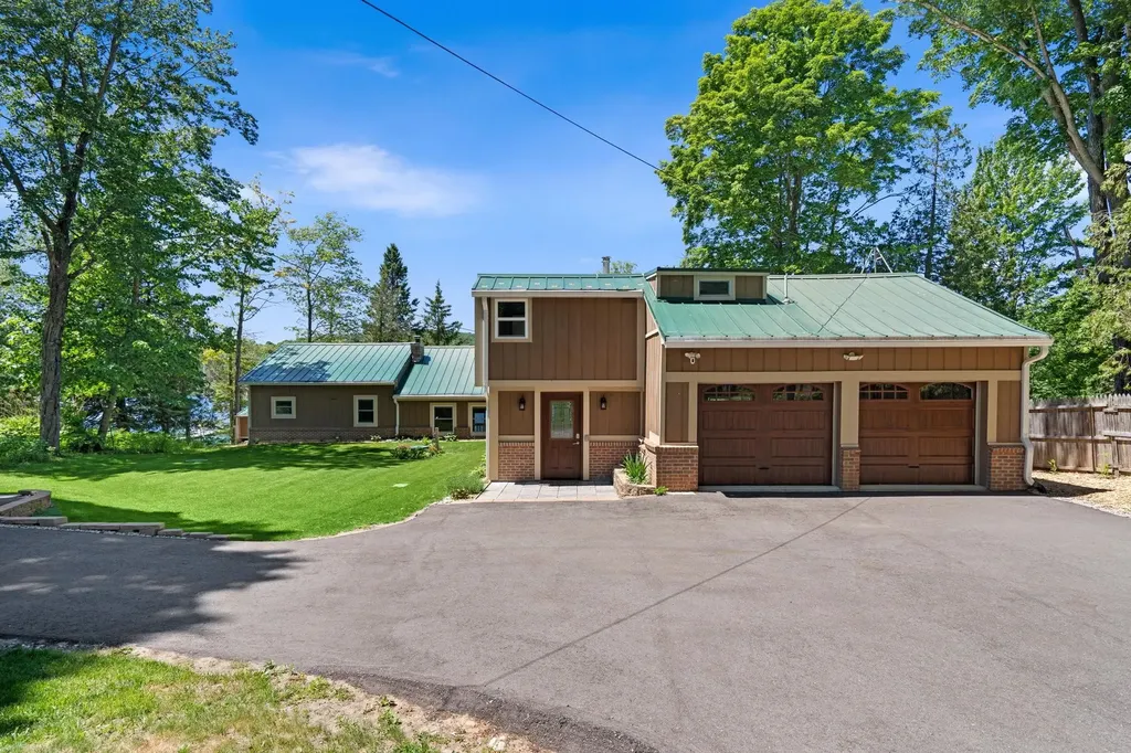 5541 Miles Road South Arm Township MI 49727