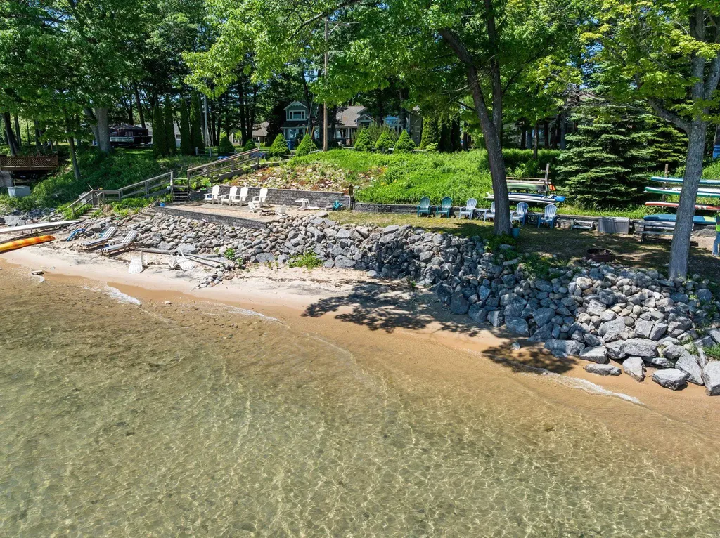 13295 Blue Shore Drive Peninsula Township MI 49686
