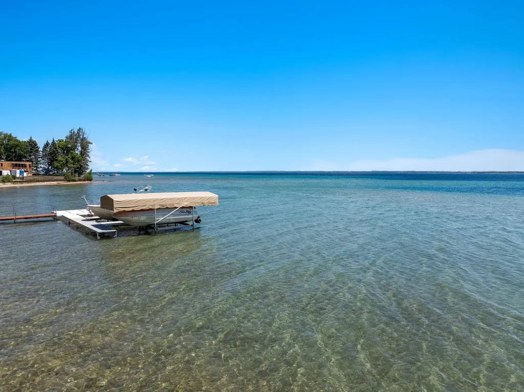 13295 Blue Shore Drive Peninsula Township MI 49686