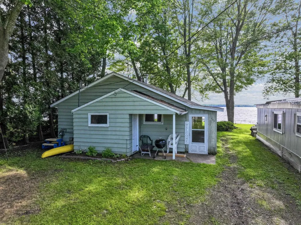 657 E Lake Mitchell Drive Cherry Grove Township MI 49601