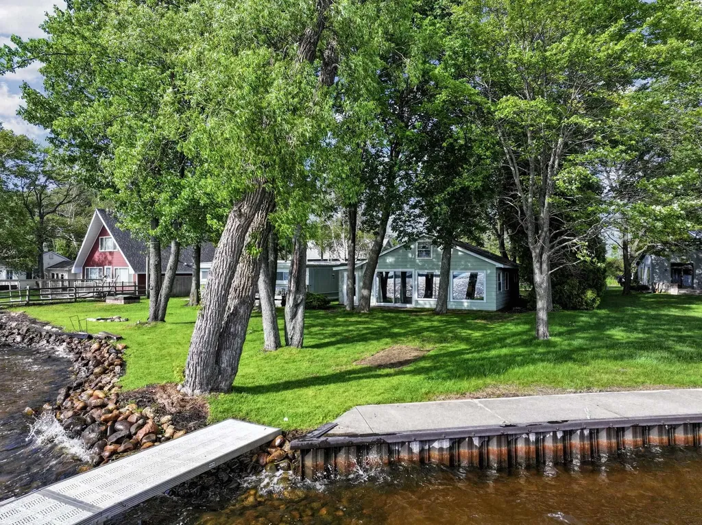657 E Lake Mitchell Drive Cherry Grove Township MI 49601