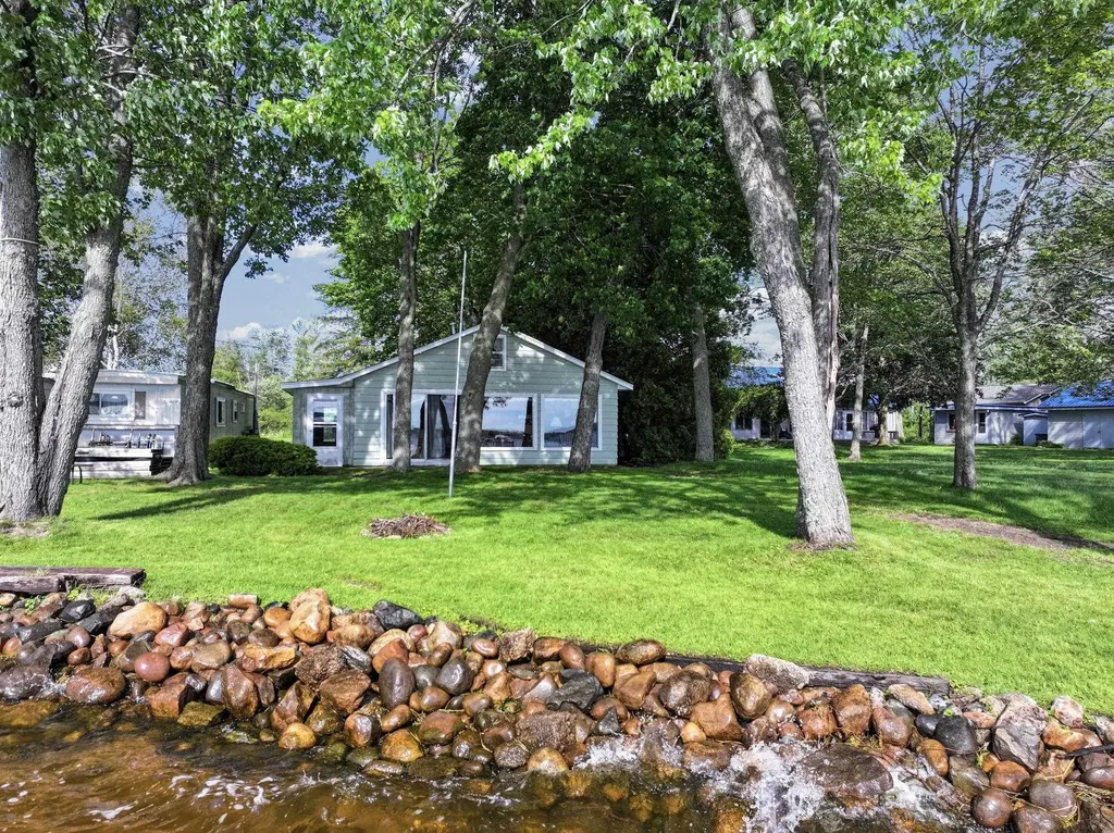 657 E Lake Mitchell Drive Cherry Grove Township MI 49601