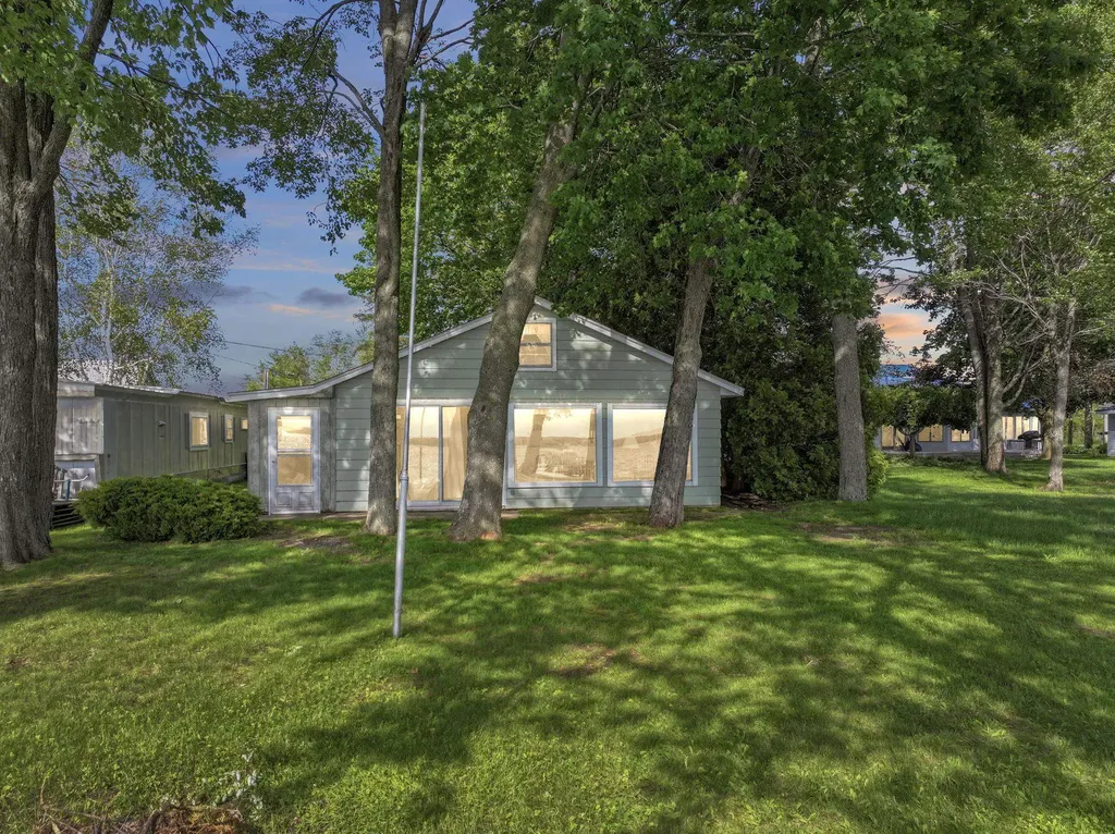 657 E Lake Mitchell Drive Cherry Grove Township MI 49601