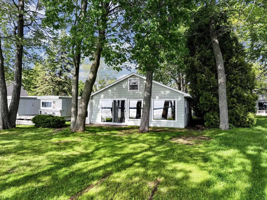 657 E Lake Mitchell Drive Cherry Grove Township MI 49601