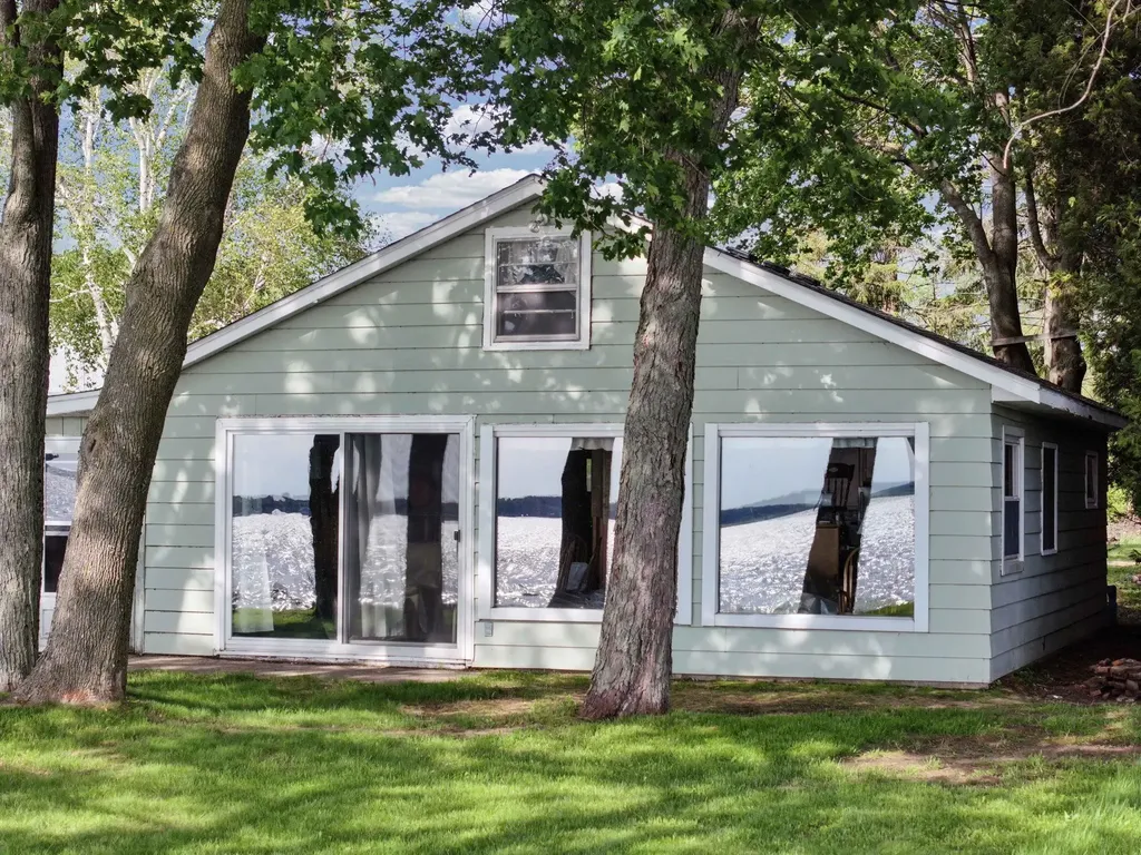 657 E Lake Mitchell Drive Cherry Grove Township MI 49601