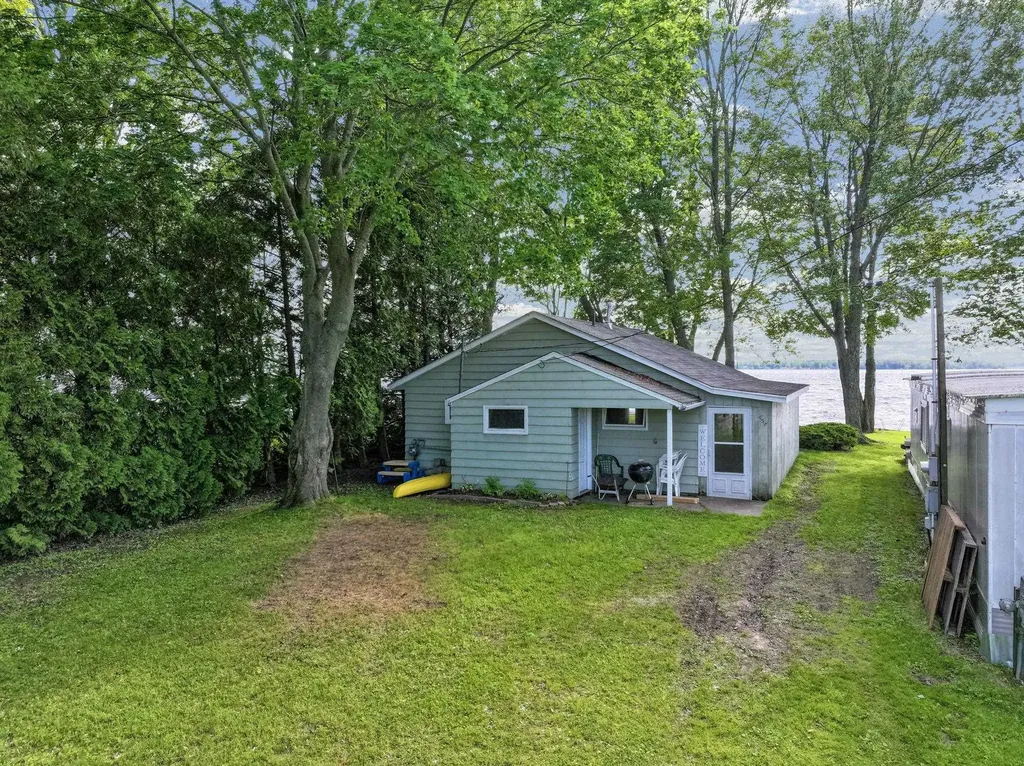 657 E Lake Mitchell Drive Cherry Grove Township MI 49601