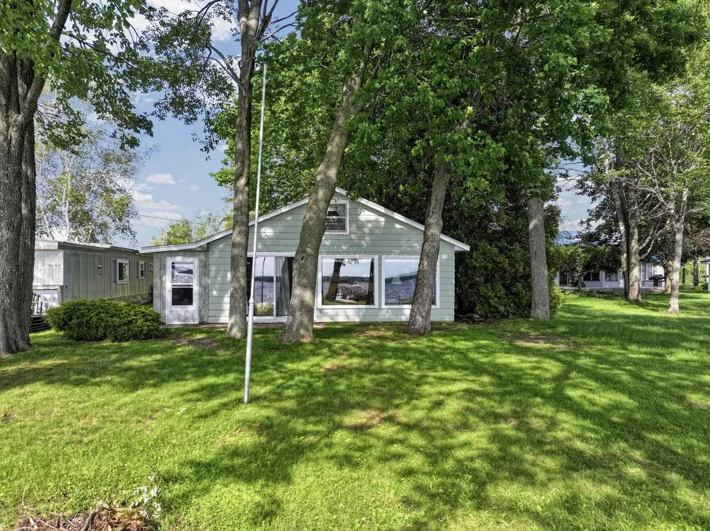 657 E Lake Mitchell Drive Cherry Grove Township MI 49601