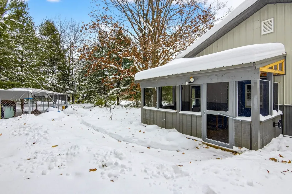 11775 Country Acres Drive Grant Township MI 49643