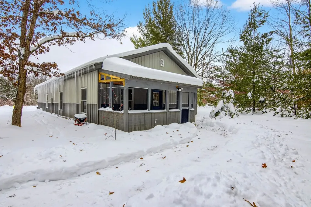 11775 Country Acres Drive Grant Township MI 49643