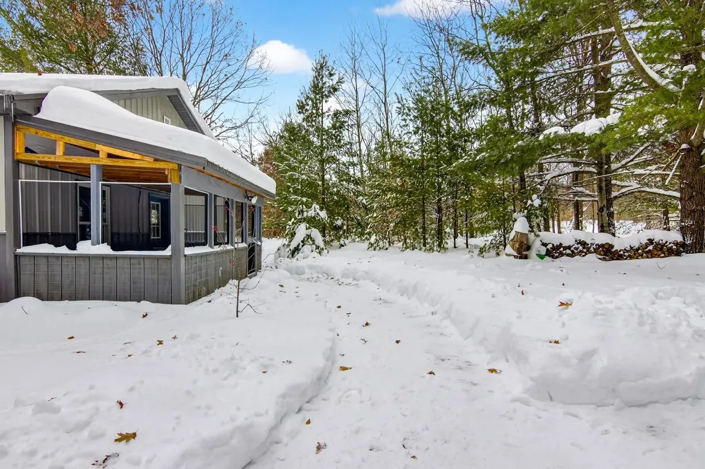 11775 Country Acres Drive Grant Township MI 49643