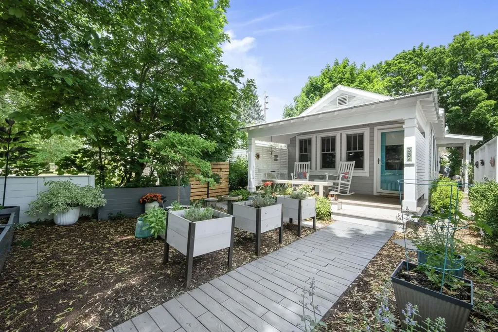 334 W Twelfth Street Traverse City City MI 49684