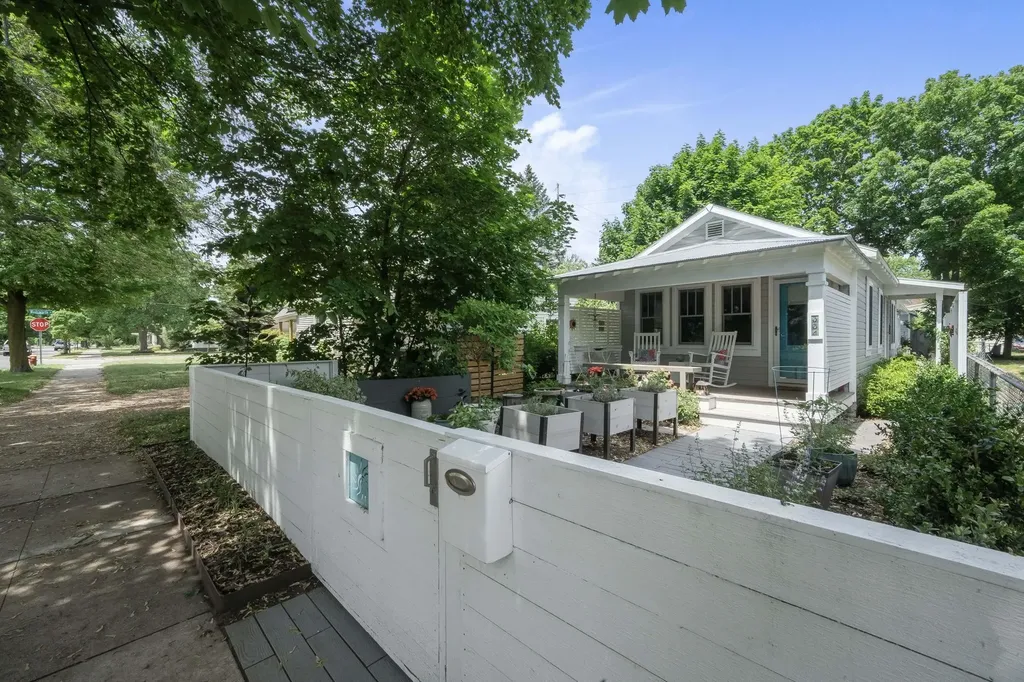 334 W Twelfth Street Traverse City City MI 49684