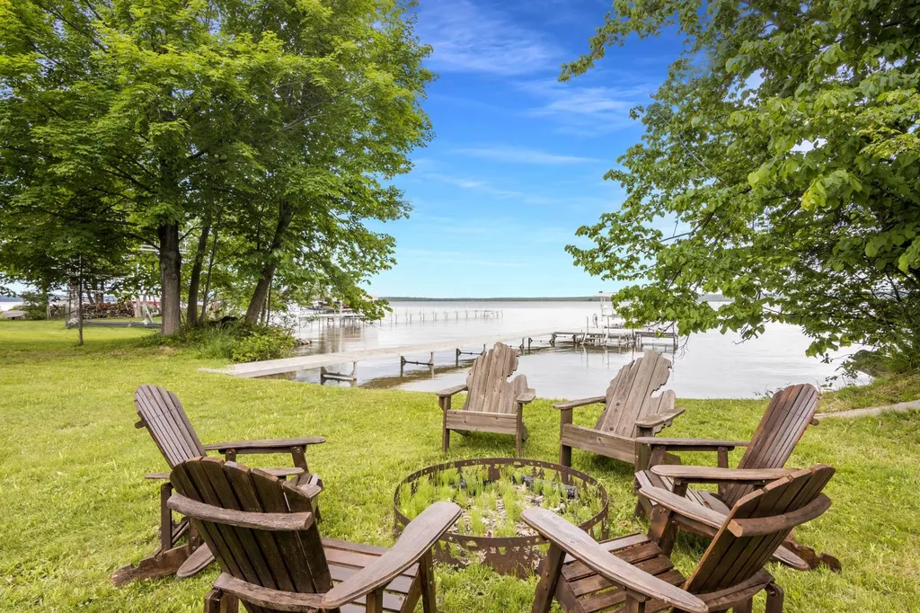 7670 Hoiles Drive Clearwater Township MI 49690