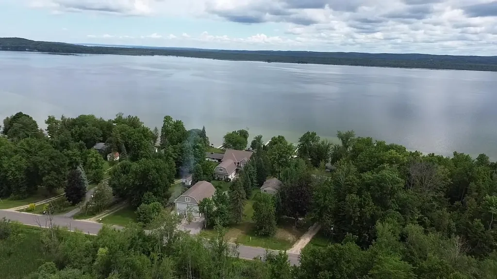 7670 Hoiles Drive Clearwater Township MI 49690