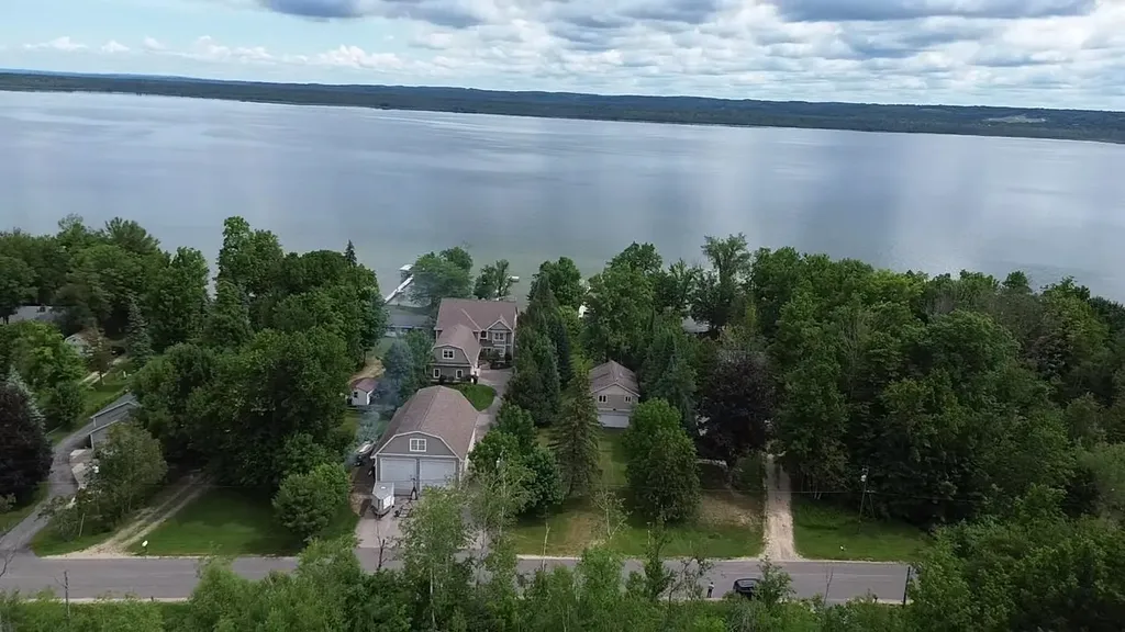 7670 Hoiles Drive Clearwater Township MI 49690