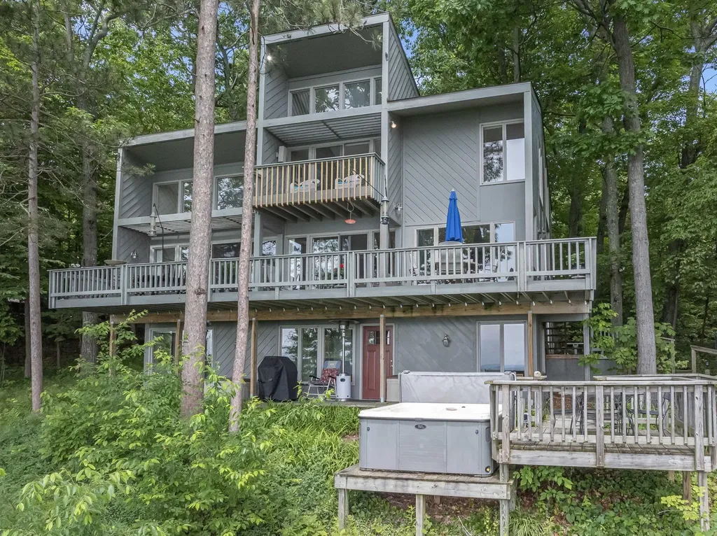 3058 Ishpeming Trail Peninsula Township MI 49686