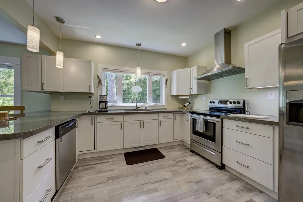10860 S West Bayshore Drive Elmwood Charter Township MI 49684