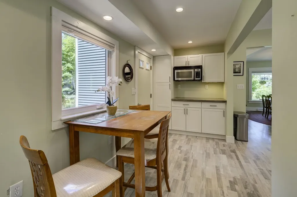 10860 S West Bayshore Drive Elmwood Charter Township MI 49684