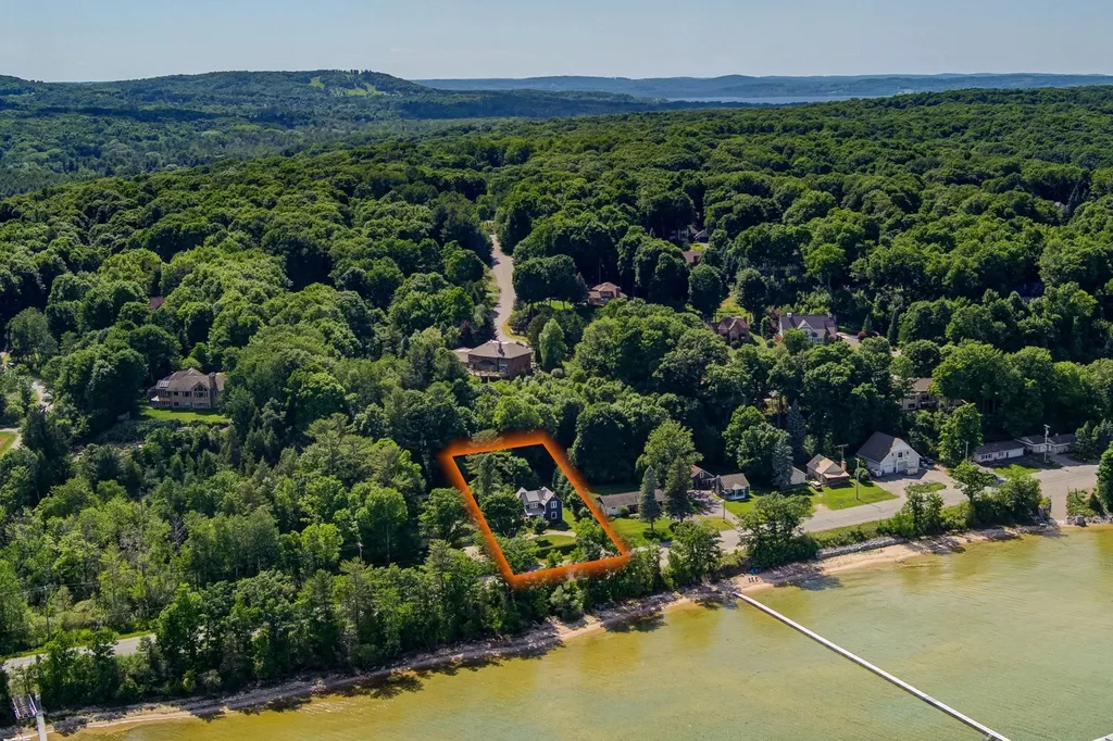 10860 S West Bayshore Drive Elmwood Charter Township MI 49684